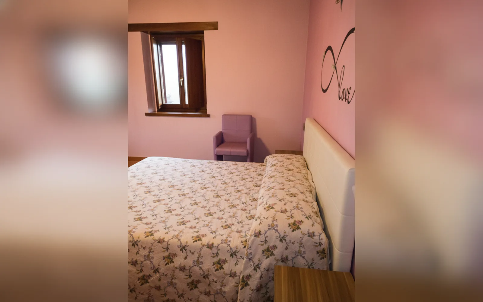 Camera con bagno privato — A casa di Annarella, urbino (foto 11)